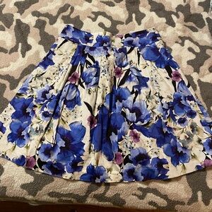 EUC White House/Black Market Skirt